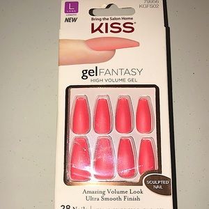 KISS Gel Fantasy Sculpted Matte Press On Nails